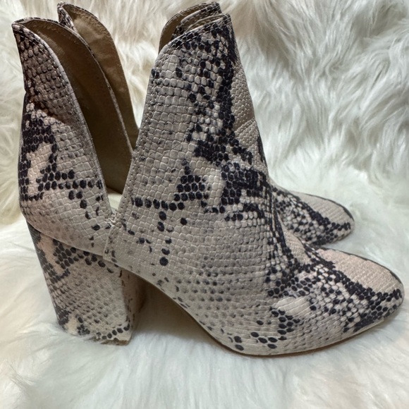 Steve Madden Snakeskin Patterned Ankle Boots - Picture 4 of 10